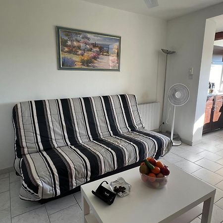 Joli Studio Tres Clair A Proximite Mer Pour 3 Personnes La Londe-les-Maures Bagian luar foto