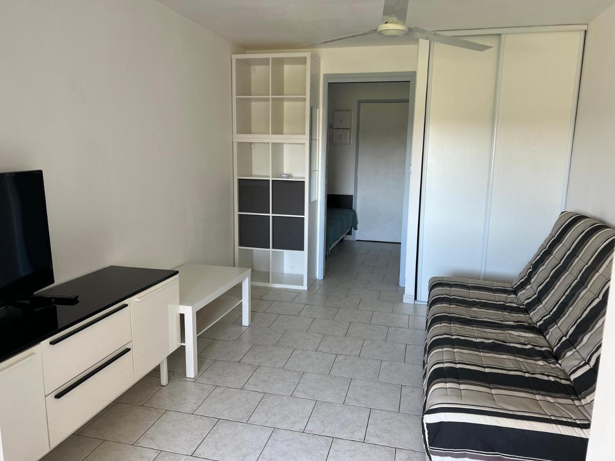 Joli Studio Tres Clair A Proximite Mer Pour 3 Personnes La Londe-les-Maures Bagian luar foto