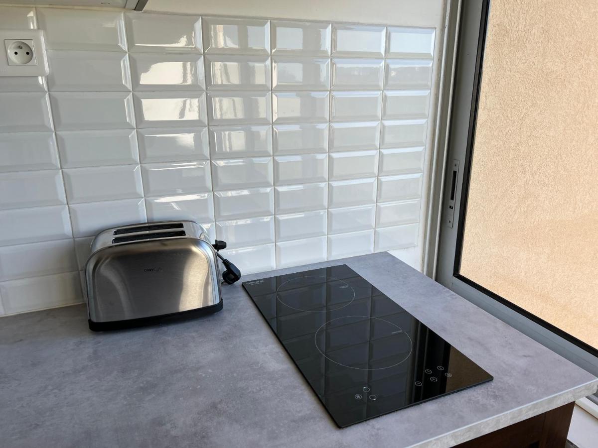 Joli Studio Tres Clair A Proximite Mer Pour 3 Personnes La Londe-les-Maures Bagian luar foto