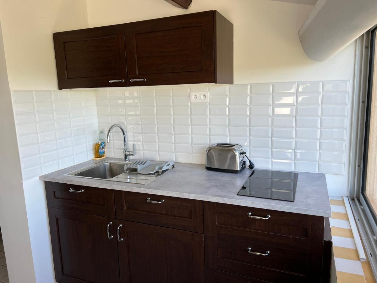 Joli Studio Tres Clair A Proximite Mer Pour 3 Personnes La Londe-les-Maures Bagian luar foto