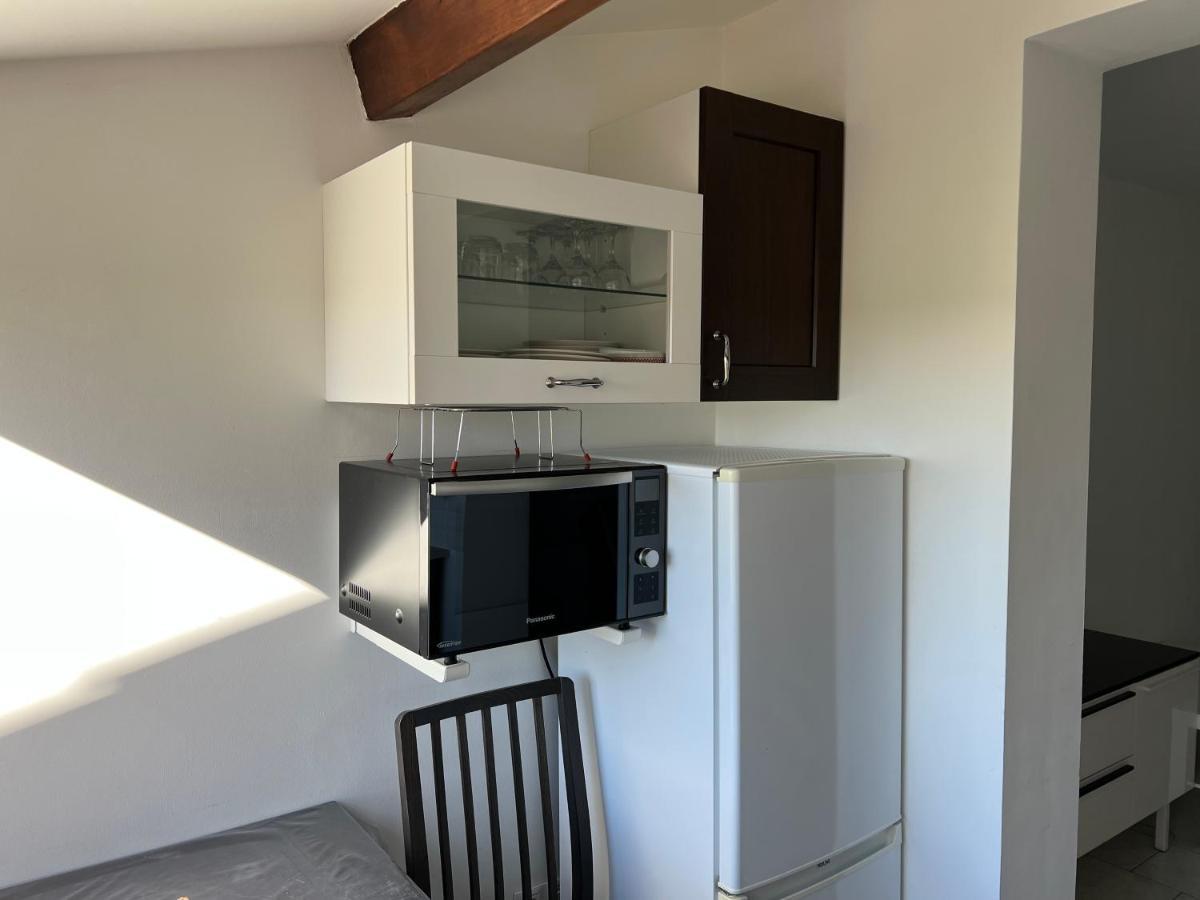 Joli Studio Tres Clair A Proximite Mer Pour 3 Personnes La Londe-les-Maures Bagian luar foto