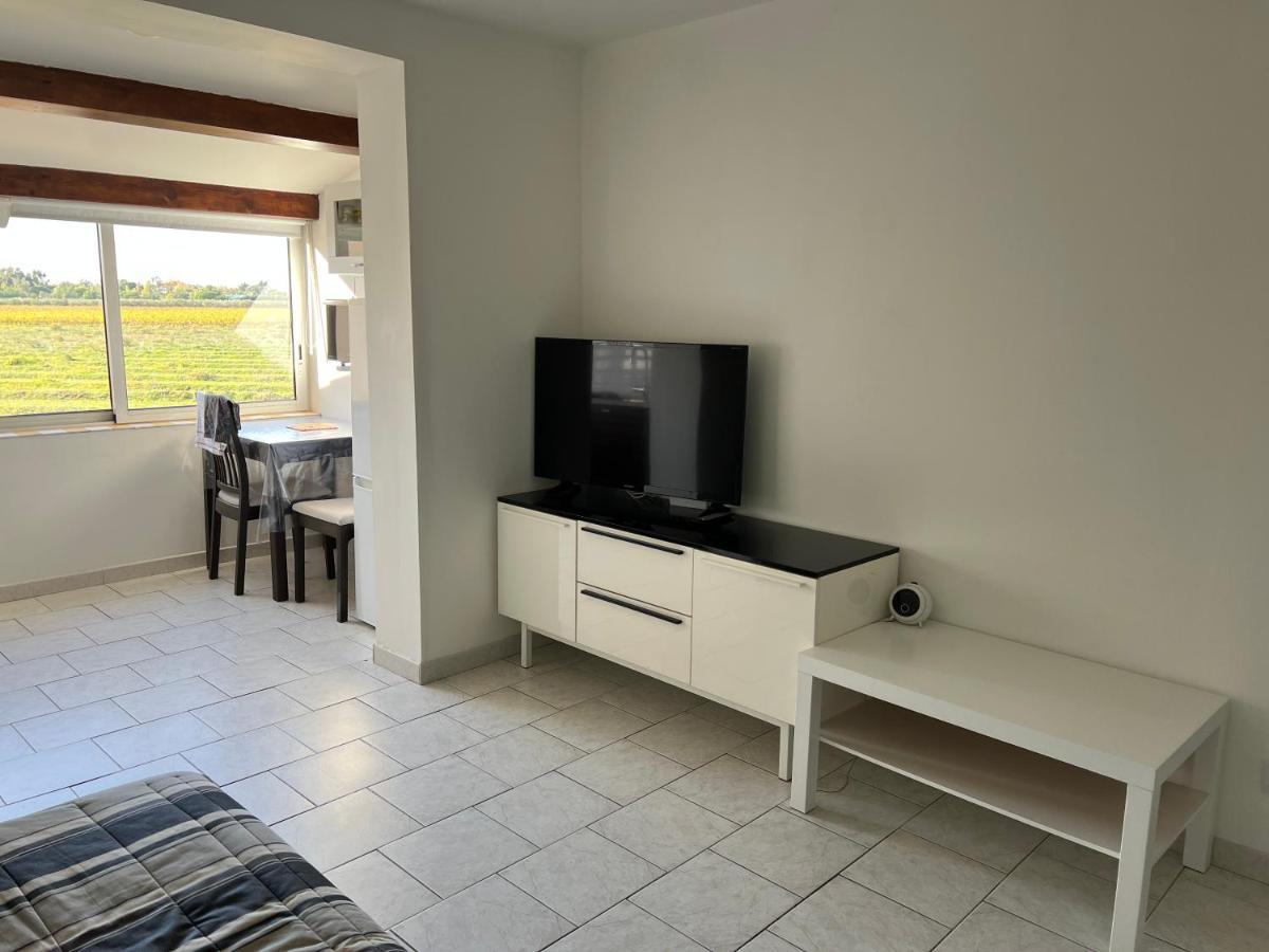 Joli Studio Tres Clair A Proximite Mer Pour 3 Personnes La Londe-les-Maures Bagian luar foto