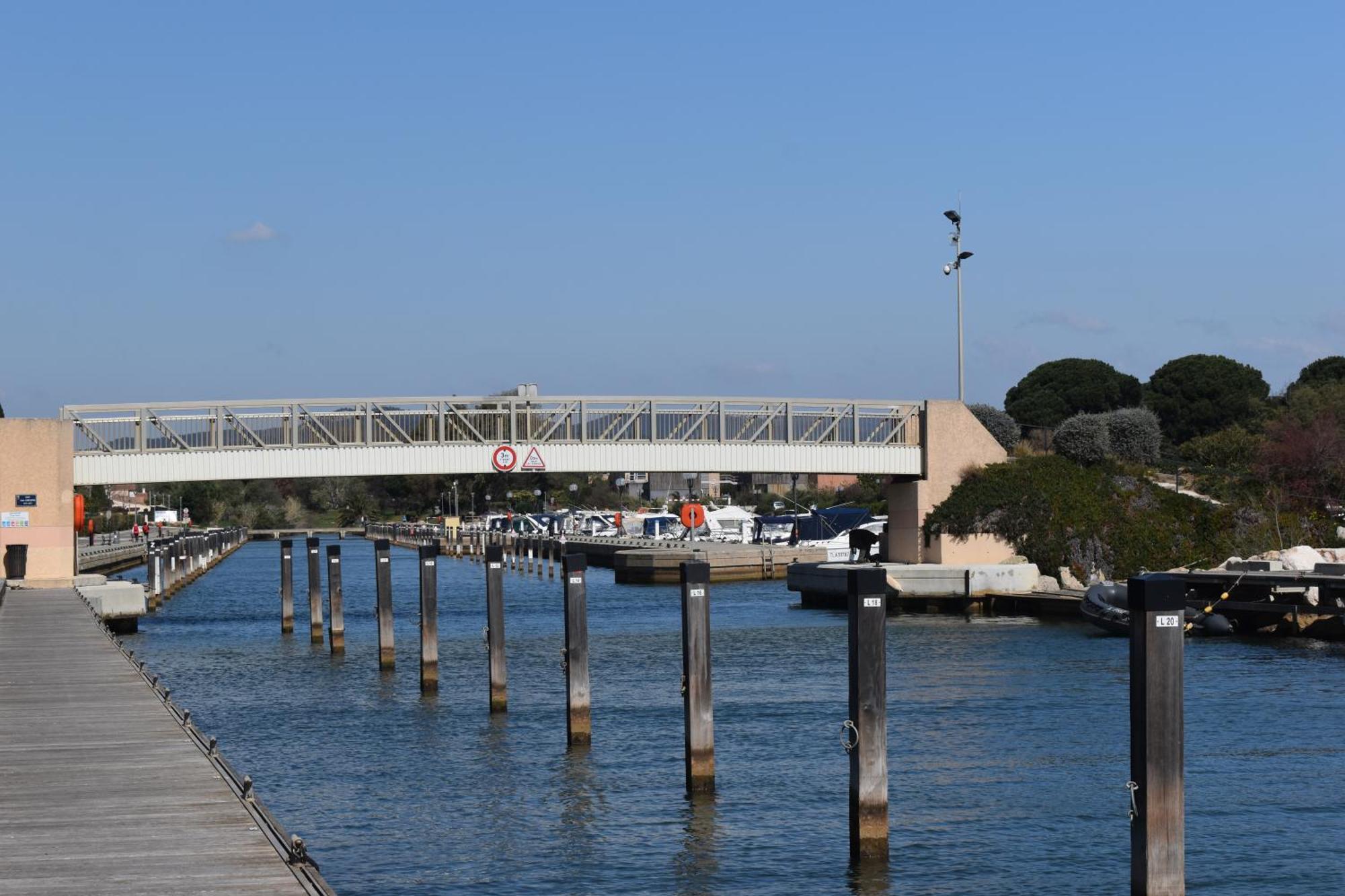 Joli Studio Tres Clair A Proximite Mer Pour 3 Personnes La Londe-les-Maures Bagian luar foto