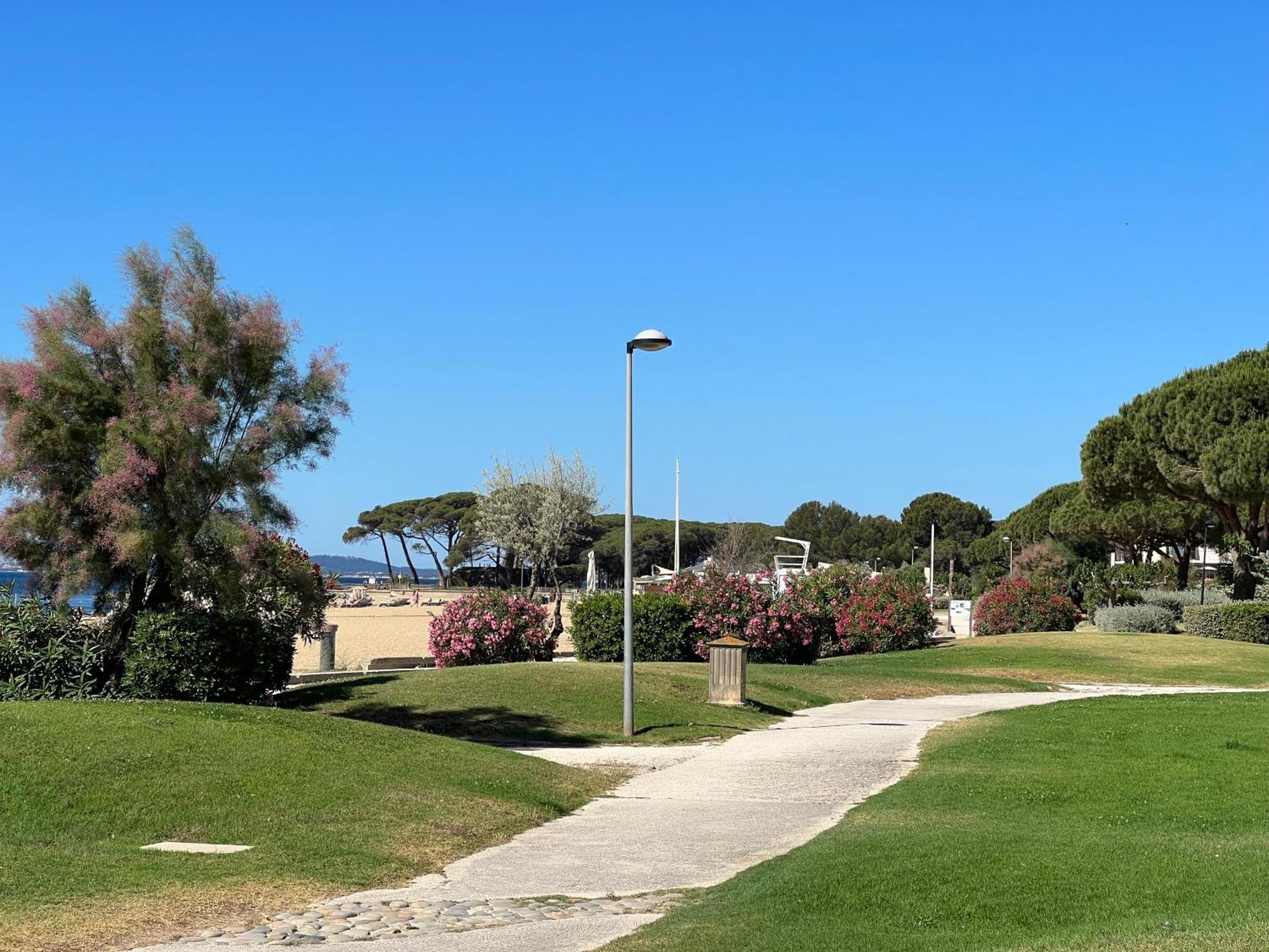 Joli Studio Tres Clair A Proximite Mer Pour 3 Personnes La Londe-les-Maures Bagian luar foto