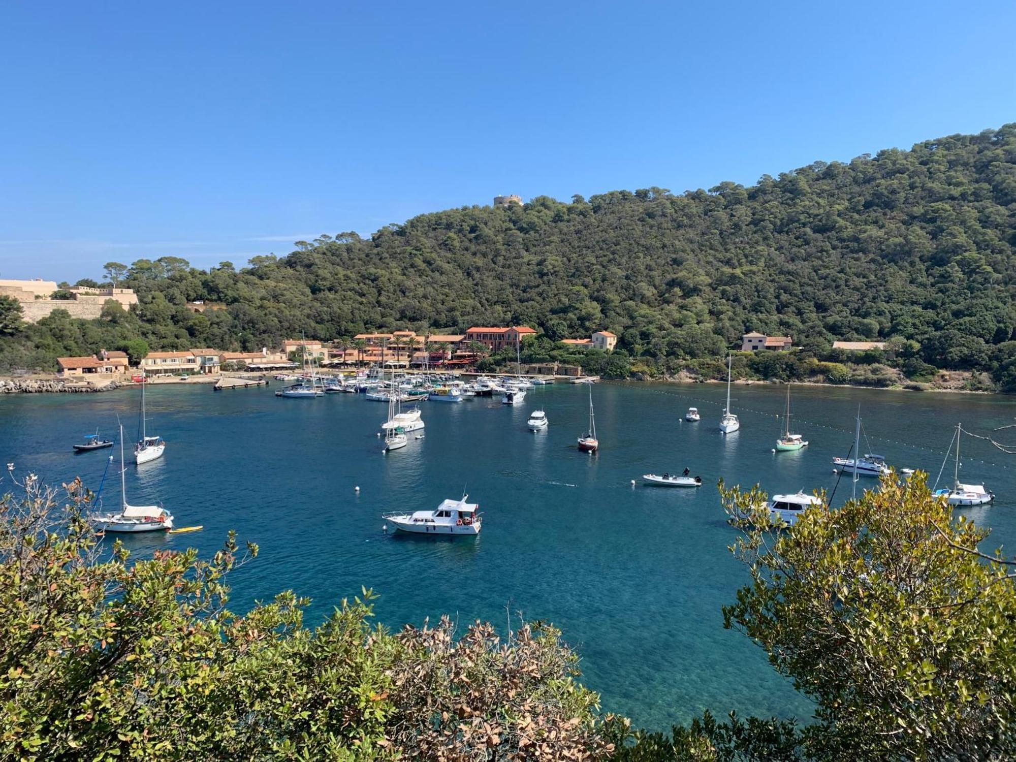 Joli Studio Tres Clair A Proximite Mer Pour 3 Personnes La Londe-les-Maures Bagian luar foto